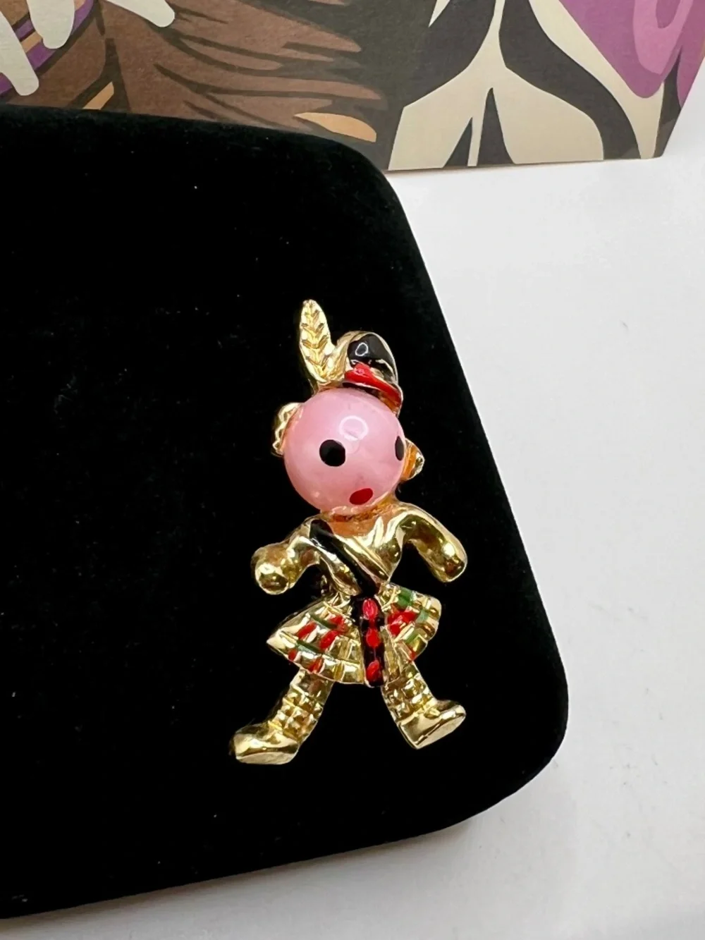 Scotsman Brooch Vintage Jelly Head